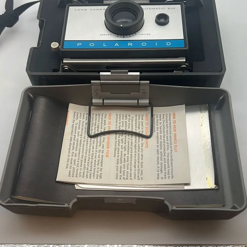 Polaroid model 210